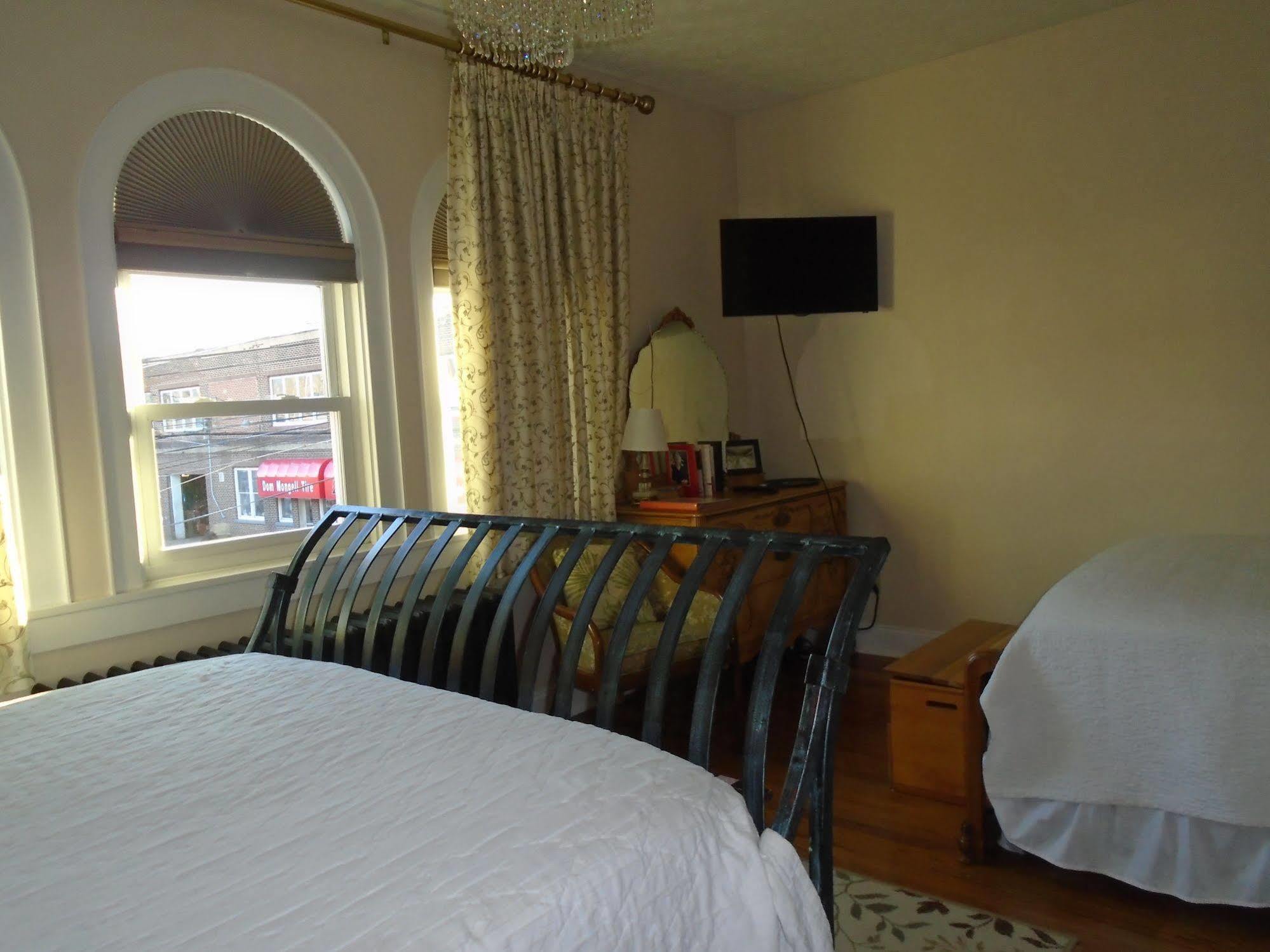 Connellsville Bed And Breakfast Экстерьер фото