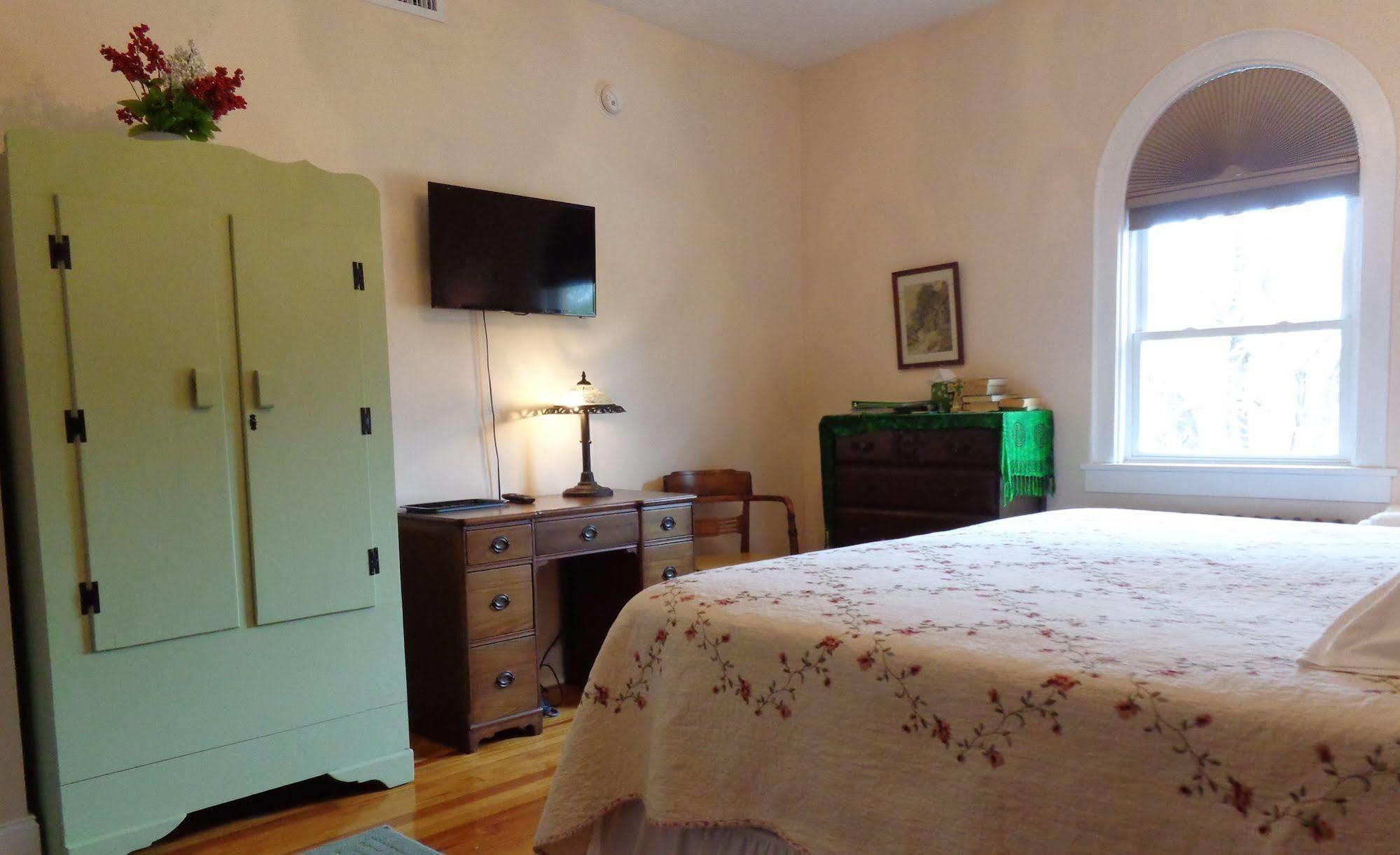 Connellsville Bed And Breakfast Экстерьер фото